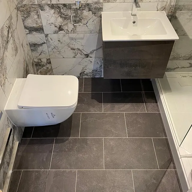 Karndean LVT bathroom project completed in a sleek Black Riven Slate teamed with the DS12 grout line feature strip