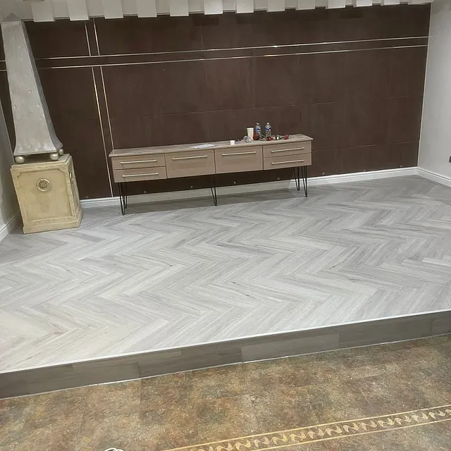 Allora LVT click fitted in the clean Quartz Grey colour