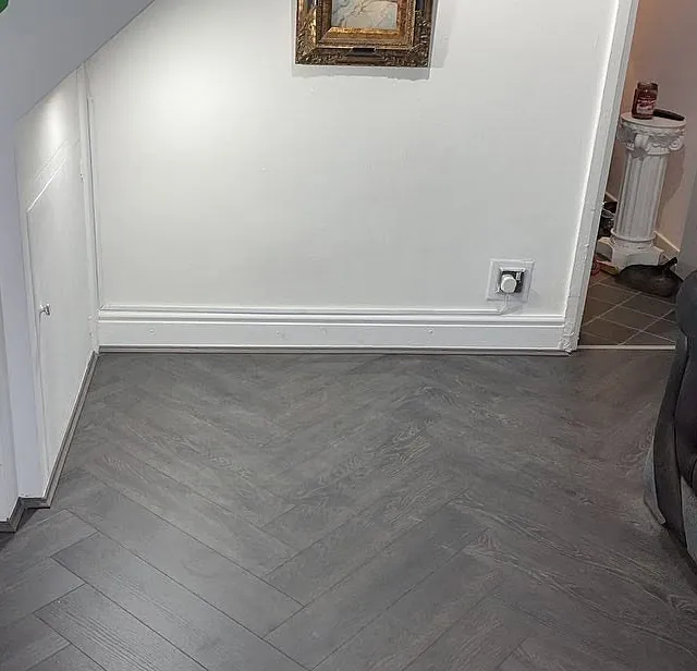 Forma Bonetto - Colour Elba laminate Stairs and landing fitted in Soft Noble Colour Silver cloud